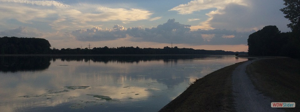 Staustufe_am_Abend